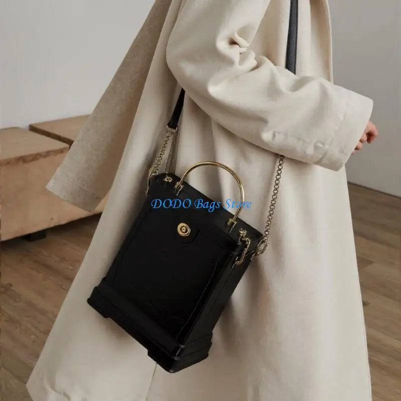 Сумка для кроссбаута новинка кошельки для женских девушек для девочек с кожаной сумкой из кожа с сохраненной цепью.
Сумка для кроссбаута новинка кошельки для женских девушек для девочек с кожаной сумкой из кожа с сохраненной цепью.