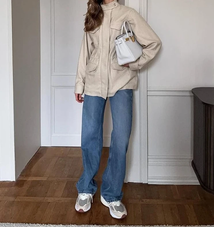 2025 Vintage Style Solid-color V-neck Stretch Waist-length Long-sleeved Windbreaker Jacket
2025 Vintage Style Solid-color V-neck Stretch Waist-length Long-sleeved Windbreaker Jacket