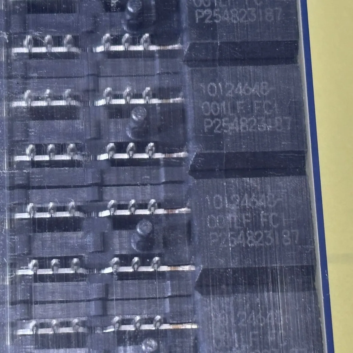 10124648-001LF genuine FCI board-to-board and backplane connector IC chip integrated circuit
10124648-001LF genuine FCI board-to-board and backplane connector IC chip integrated circuit