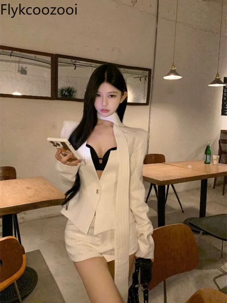 Korean Style Striped Streamer Long-sleeved Suit Jacket Top Fashion Suit Women's Summer High-waisted A-line Shorts Two-piece Set
Korean Style Striped Streamer Long-sleeved Suit Jacket Top Fashion Suit Women's Summer High-waisted A-line Shorts Two-piece Set