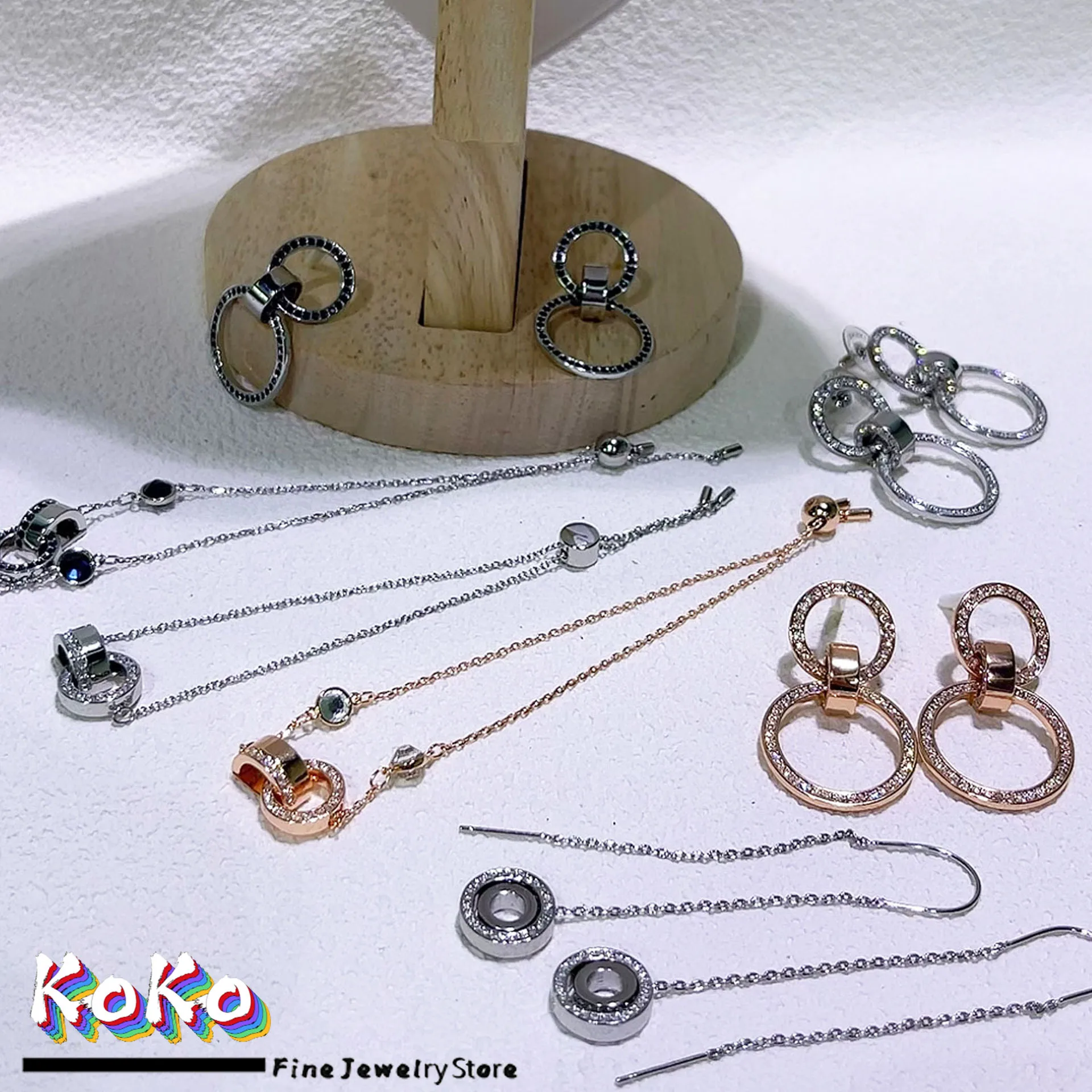 Original Hollow Trendy Crystal Jewelry Set for Women Luxury Generation Hollow Necklace Bracelet Earrings Ring Party Accessories
Original Hollow Trendy Crystal Jewelry Set for Women Luxury Generation Hollow Necklace Bracelet Earrings Ring Party Accessories