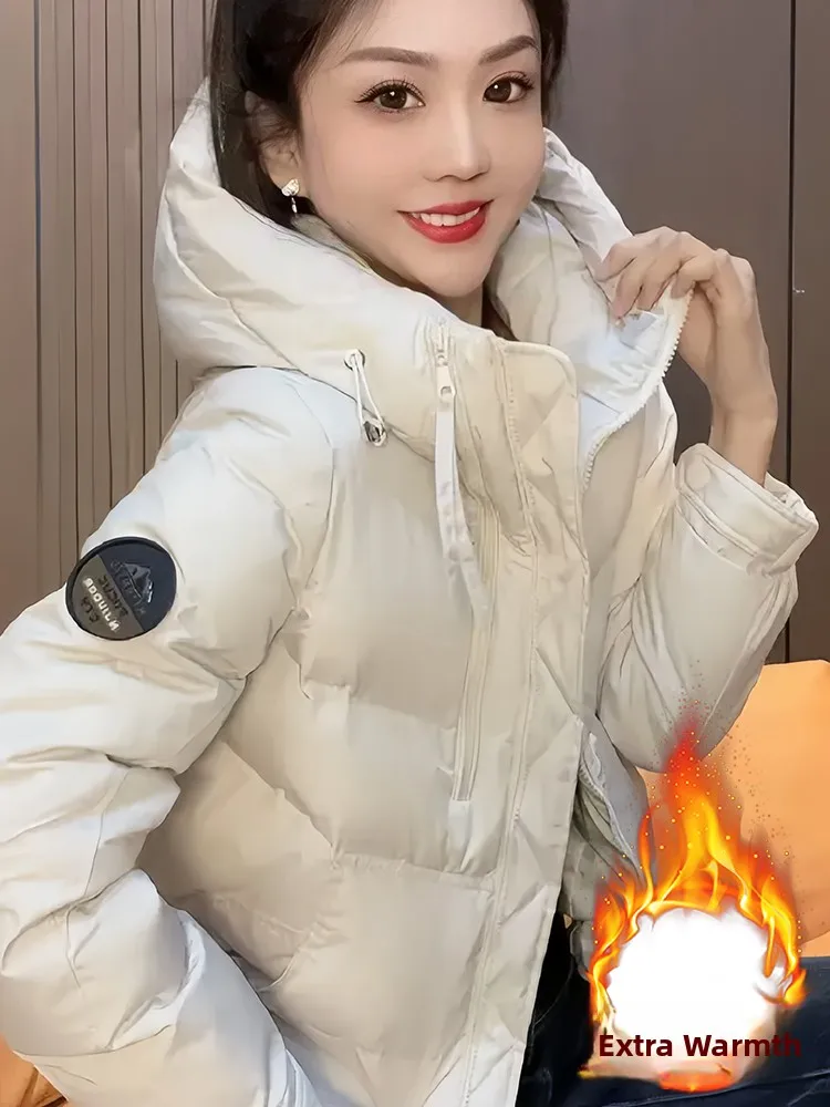 Женская утепленная хлопковая куртка с флисовой подкладкой, короткое пальто с капюшоном в корейском стиле, свободный крой, наполнитель из полиэфирного волокна
Женская утепленная хлопковая куртка с флисовой подкладкой, короткое пальто с капюшоном в корейском стиле, свободный крой, наполнитель из полиэфирного волокна