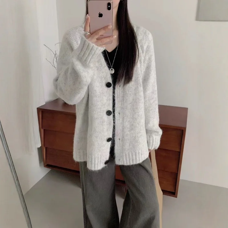 Lazy Knitted Cardigan Women's Autumn and Winter New Korean Version V-neck Loose Casual Temperament Sweater Jacket Women
Lazy Knitted Cardigan Women's Autumn and Winter New Korean Version V-neck Loose Casual Temperament Sweater Jacket Women