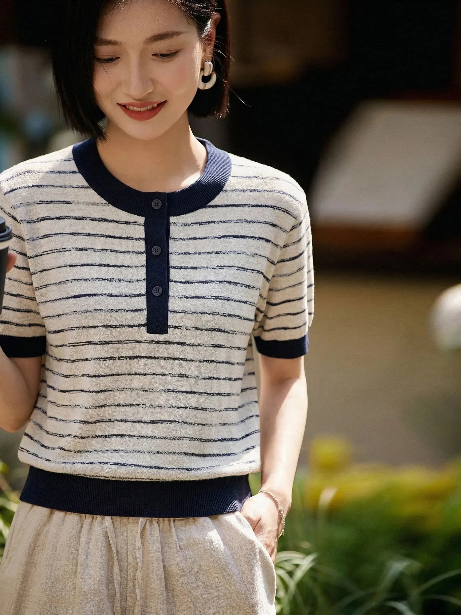 Chivirin Women's Slim Fit round Neck Knitwear Short Sleeve Striped Casual Top Versatile Summer Fashion Simple Style
Chivirin Women's Slim Fit round Neck Knitwear Short Sleeve Striped Casual Top Versatile Summer Fashion Simple Style