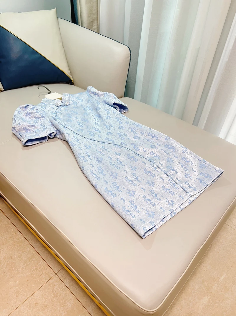 Новый китайский Sle Bubble Sve Blue Qipao Dr для молодых леди с традиционным ор-длинным цветочным узором 
Новый китайский Sle Bubble Sve Blue Qipao Dr для молодых леди с традиционным ор-длинным цветочным узором