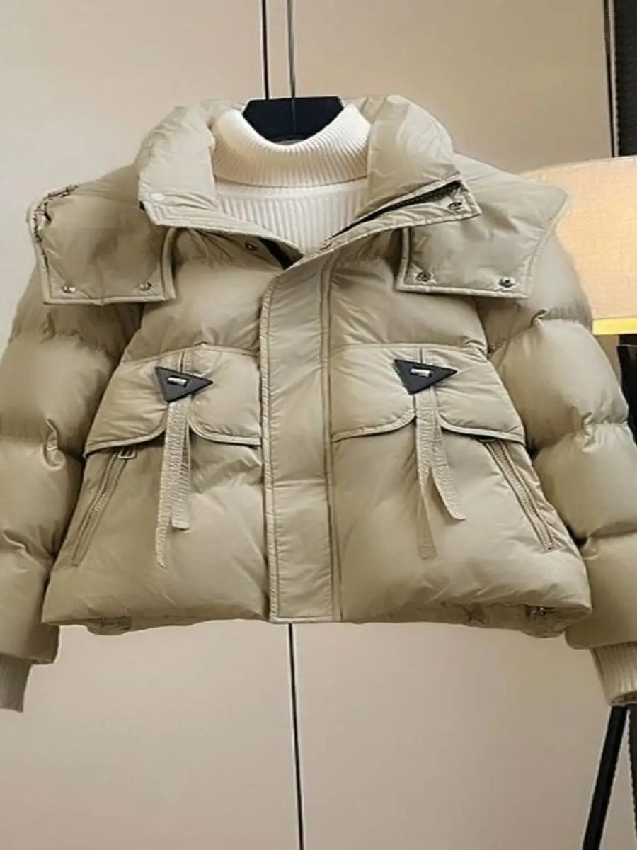 2025 Winter New Women's ort Puffer Jaet Bla Thiened Bread Design Hat Inteated Coat Regular Fit Lyocell
2025 Winter New Women's ort Puffer Jaet Bla Thiened Bread Design Hat Inteated Coat Regular Fit Lyocell