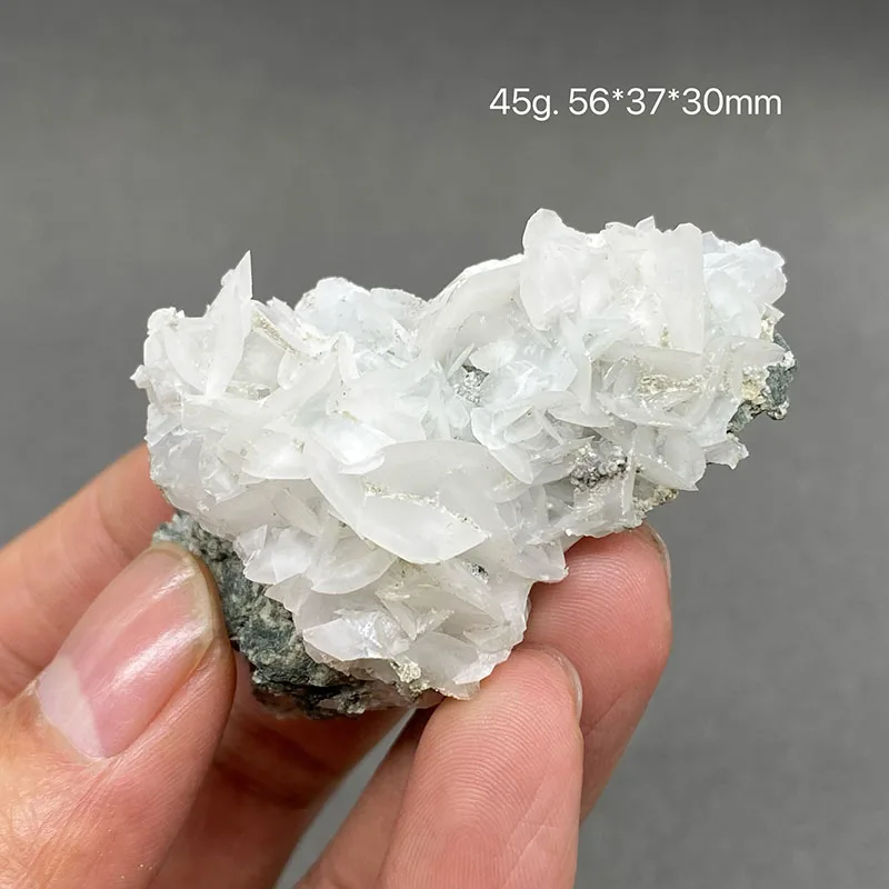 100% Natural white flake fluorescence calcite rough specimen crystal quartz Gem teaching specimens collection
100% Natural white flake fluorescence calcite rough specimen crystal quartz Gem teaching specimens collection