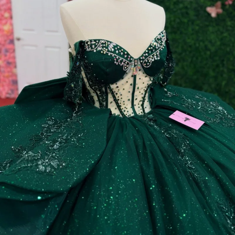 Dark Green Quinceanera Dress off-shoulder Glitter Crystal Layering Decal Long tail Bow vestidos de 15 Quinceanera Customize
Dark Green Quinceanera Dress off-shoulder Glitter Crystal Layering Decal Long tail Bow vestidos de 15 Quinceanera Customize