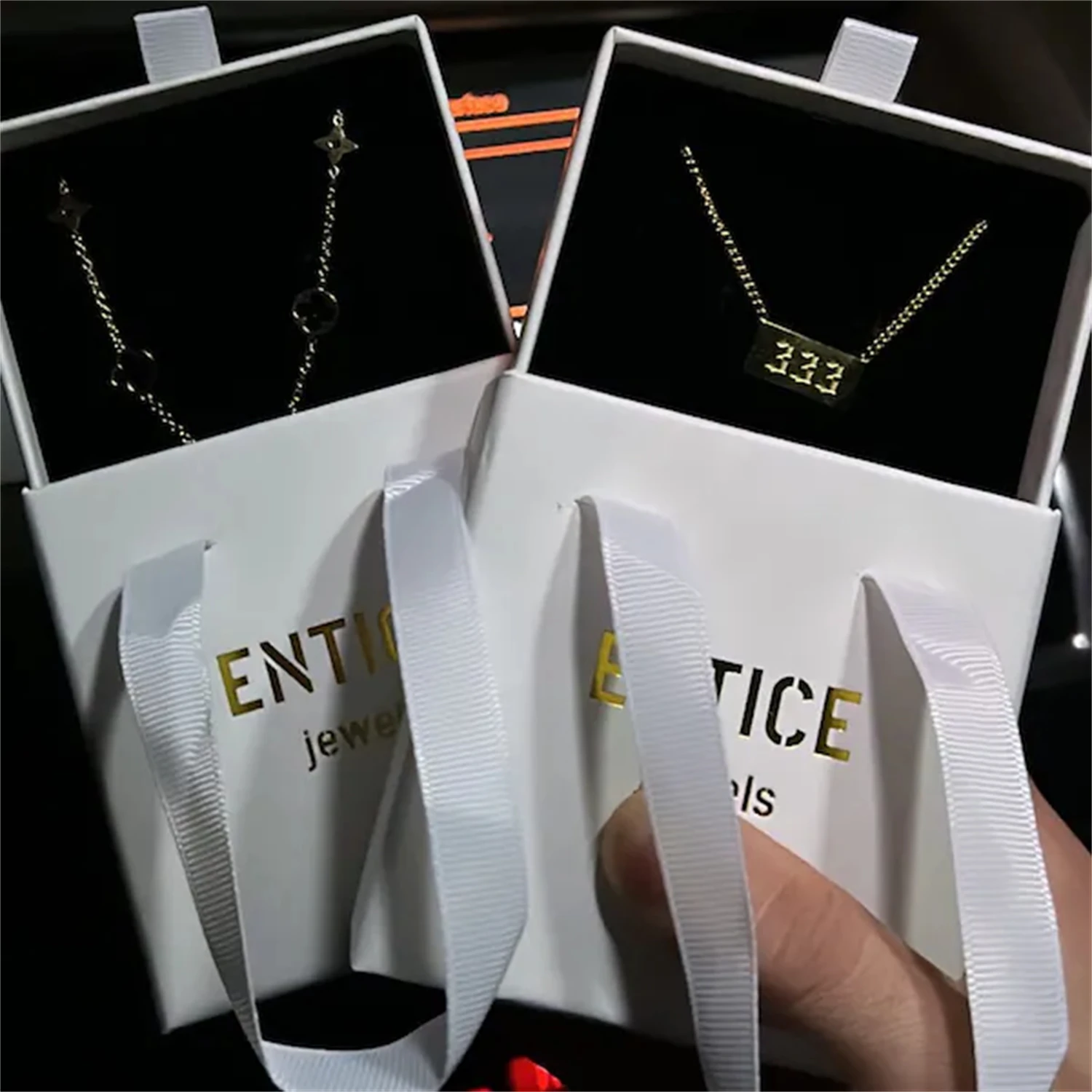 50sets paper drawer box and pouch custom jewelry flip box Necklace Earrings Ring pouch personalized logo small jewelry Bag Tote
50sets paper drawer box and pouch custom jewelry flip box Necklace Earrings Ring pouch personalized logo small jewelry Bag Tote