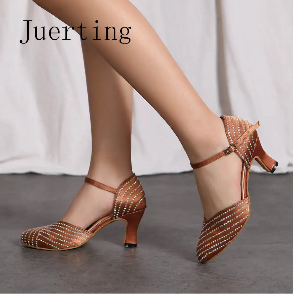 Juerting brass-top shoes hot diamond modern jazz dance Latin cowboy cha-cha Batata salsa International dance
Juerting brass-top shoes hot diamond modern jazz dance Latin cowboy cha-cha Batata salsa International dance