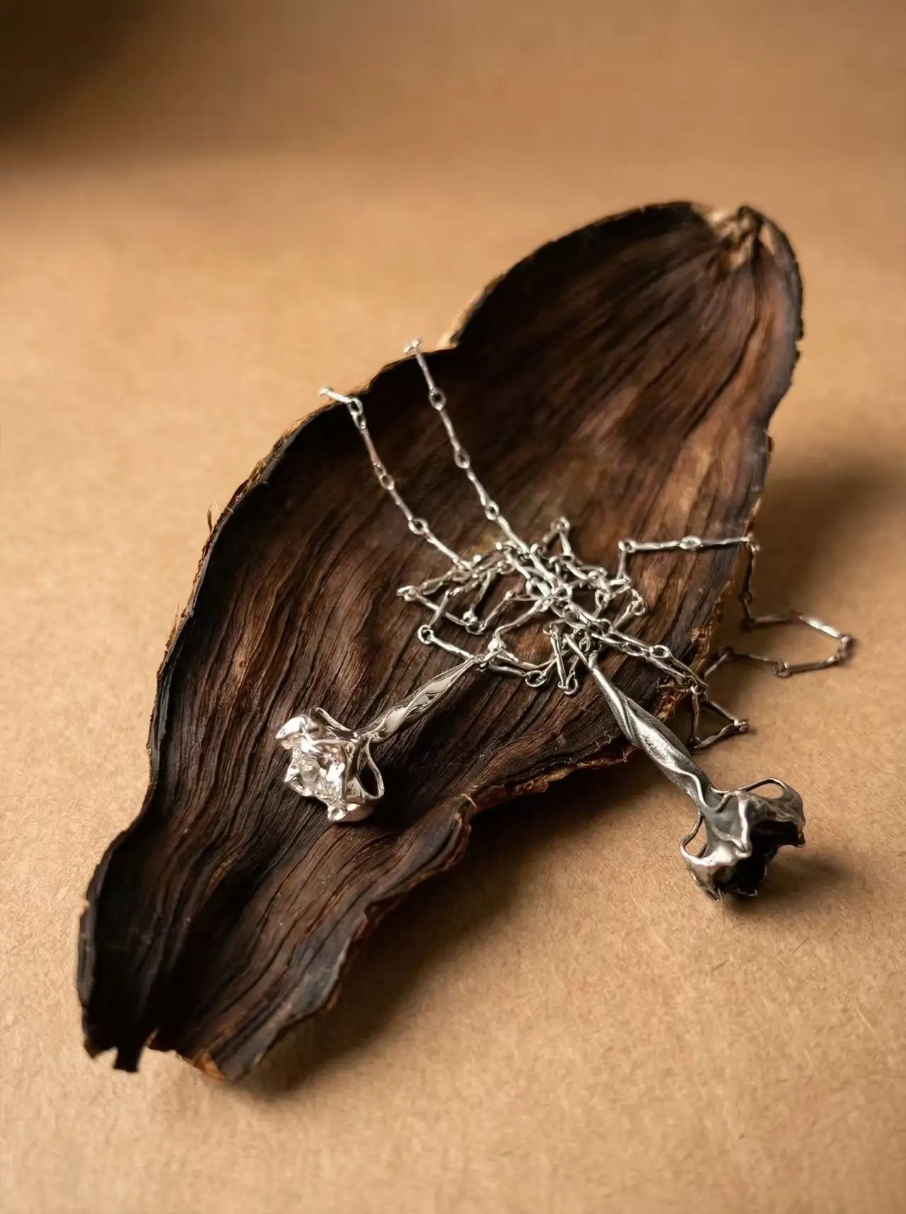 Aged Black 925 Silver Double Flower Pendant Necklace Handcrafted Texture Ree Counter Meeting Dried Flower Series Jewelry
Aged Black 925 Silver Double Flower Pendant Necklace Handcrafted Texture Ree Counter Meeting Dried Flower Series Jewelry