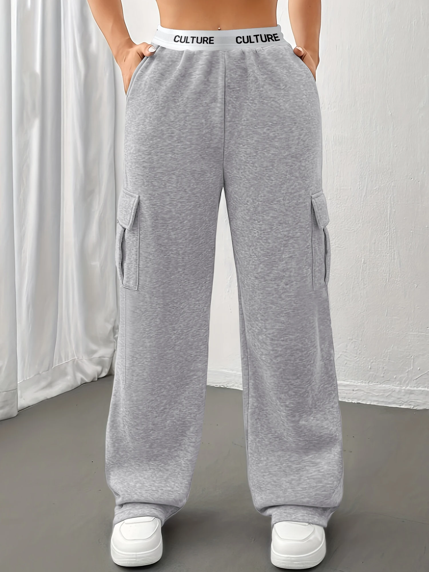 Широкие брюки-карго в стиле стритвир для женщин, свободного кроя, с эластичным поясом, функциональными карманами, модные, для танцев в стиле хип-хоп
Широкие брюки-карго в стиле стритвир для женщин, свободного кроя, с эластичным поясом, функциональными карманами, модные, для танцев в стиле хип-хоп