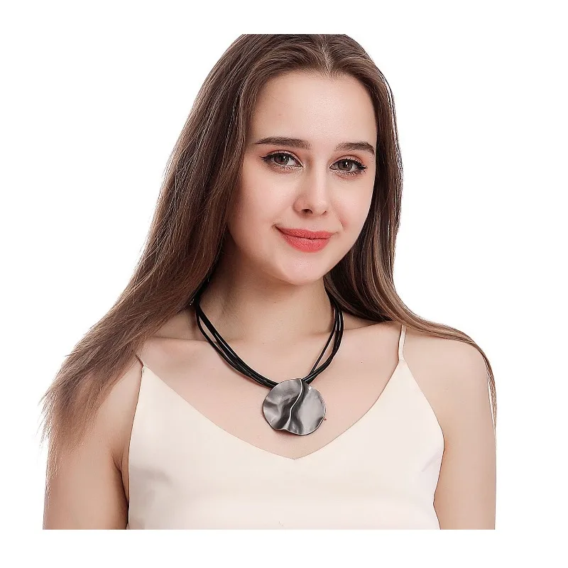 Foreign Trade Explosion Female Round Fashion Jewelry Retro Simple Alloy Collarbone Chain Short Necklace
Foreign Trade Explosion Female Round Fashion Jewelry Retro Simple Alloy Collarbone Chain Short Necklace