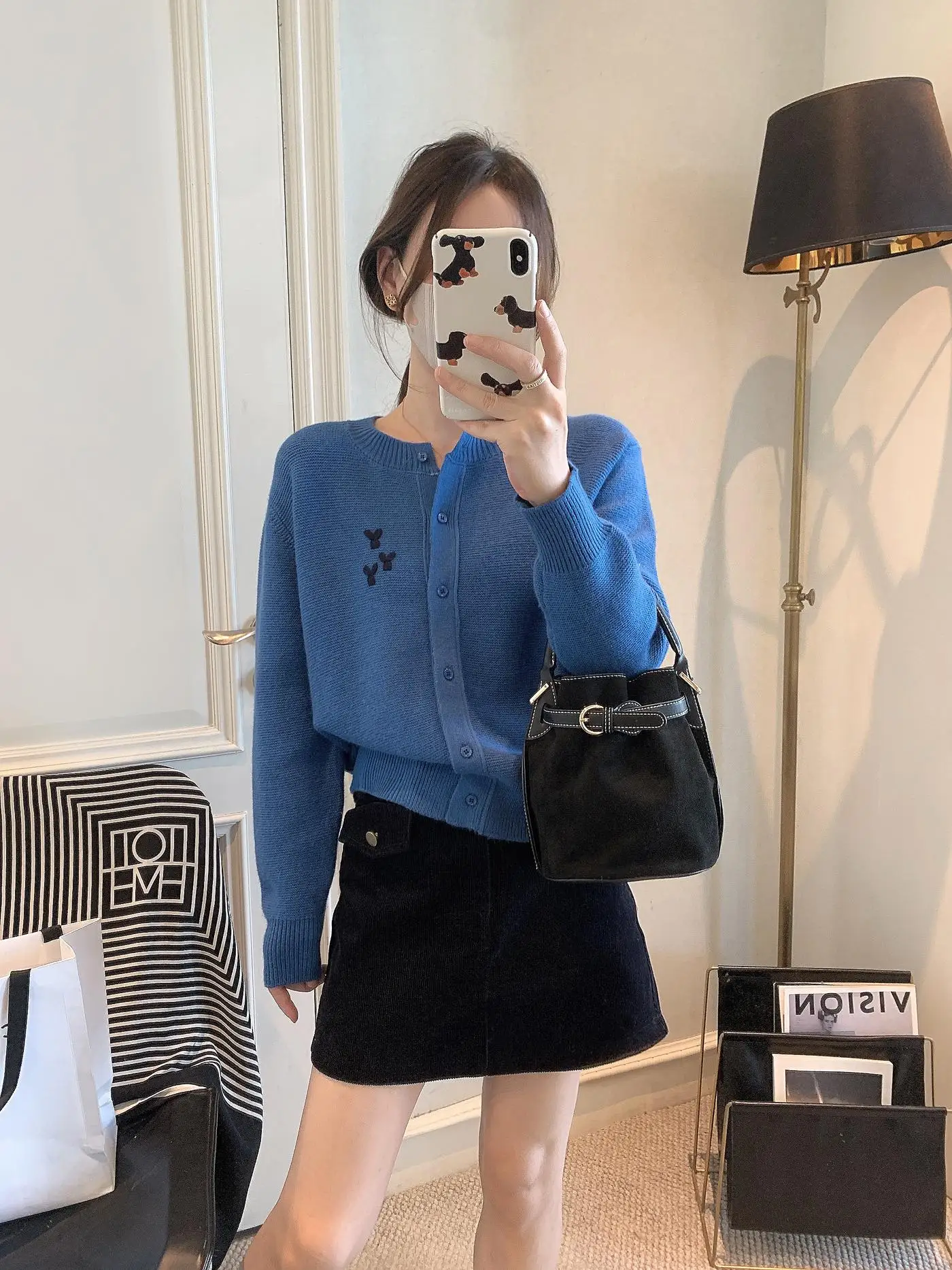 Модный вязаный шерстяной кардиган-жакет для женщин, новинка осени 2025, корейская версия, высококачественный свитер
Модный вязаный шерстяной кардиган-жакет для женщин, новинка осени 2025, корейская версия, высококачественный свитер