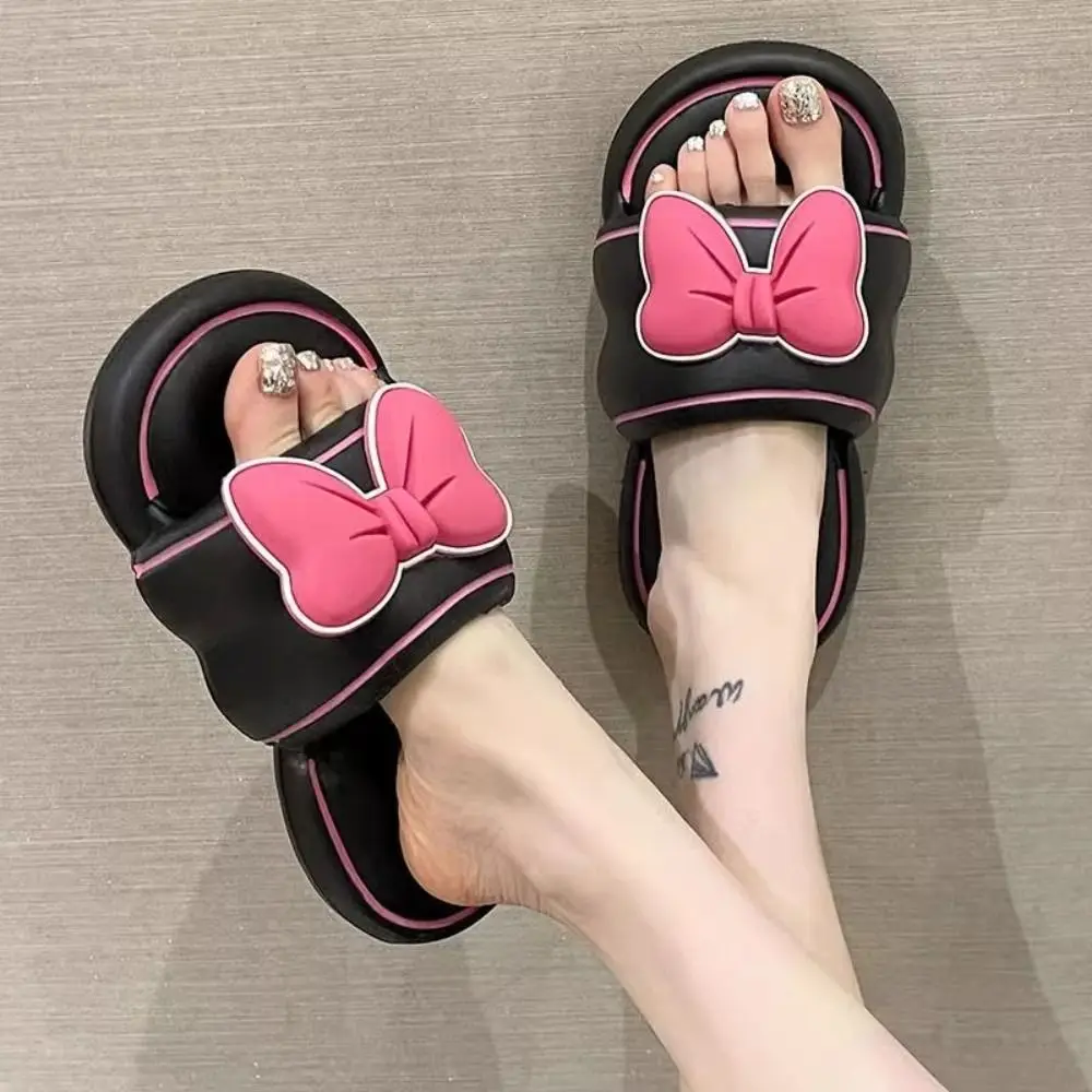 Повседневные тапочки на плоской подошве с волнистым бантом, противоскользящие шлепанцы на мягкой подошве, милые женские тапочки на плоской подошве из ПВХ
Повседневные тапочки на плоской подошве с волнистым бантом, противоскользящие шлепанцы на мягкой подошве, милые женские тапочки на плоской подошве из ПВХ