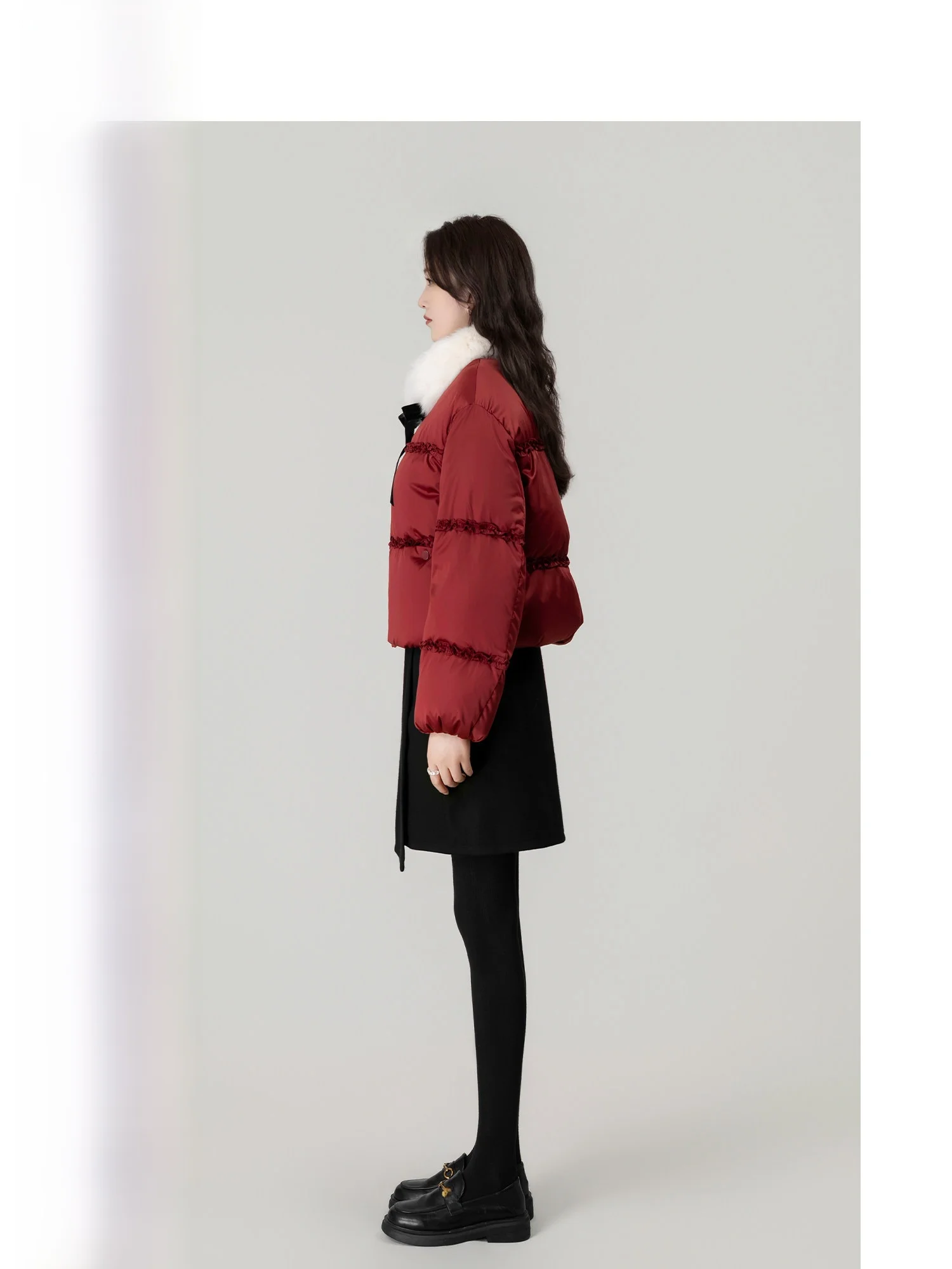 Красная женская зимняя теплая куртка-пуховик с воротником-стойкой, длинными рукавами и наполнителем из пуха, модель Wavy Egg Red
Красная женская зимняя теплая куртка-пуховик с воротником-стойкой, длинными рукавами и наполнителем из пуха, модель Wavy Egg Red