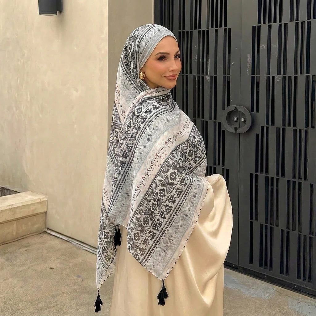 2026 Designer Brand Women Scarf Bohemia Print Lady Shawls Cotton Feeling Soft Oversize Hijabs Neck Headband Tassel Foulard
2026 Designer Brand Women Scarf Bohemia Print Lady Shawls Cotton Feeling Soft Oversize Hijabs Neck Headband Tassel Foulard