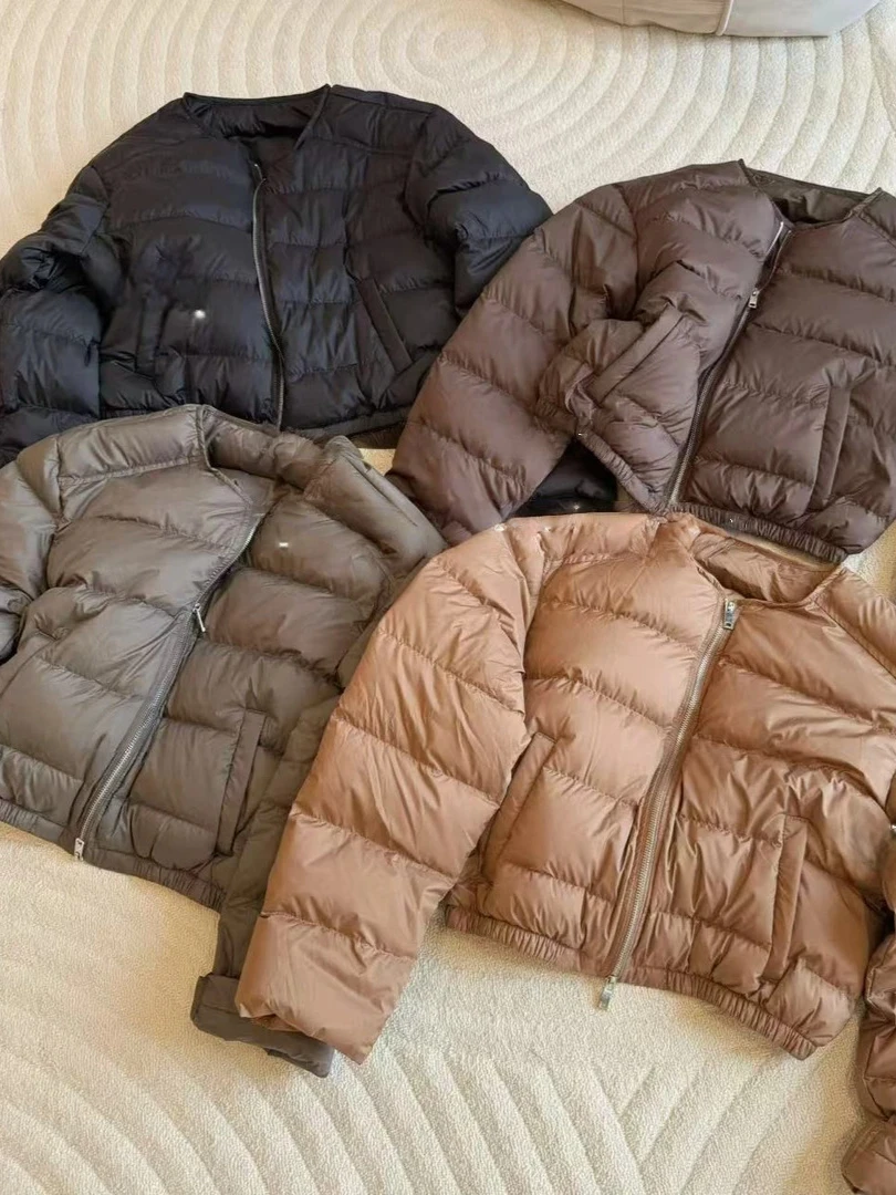 Женская зимняя утепленная куртка-пуховик из хлопка, повседневное универсальное пальто с длинными рукавами, круглым воротником и одной пуговицей
Женская зимняя утепленная куртка-пуховик из хлопка, повседневное универсальное пальто с длинными рукавами, круглым воротником и одной пуговицей