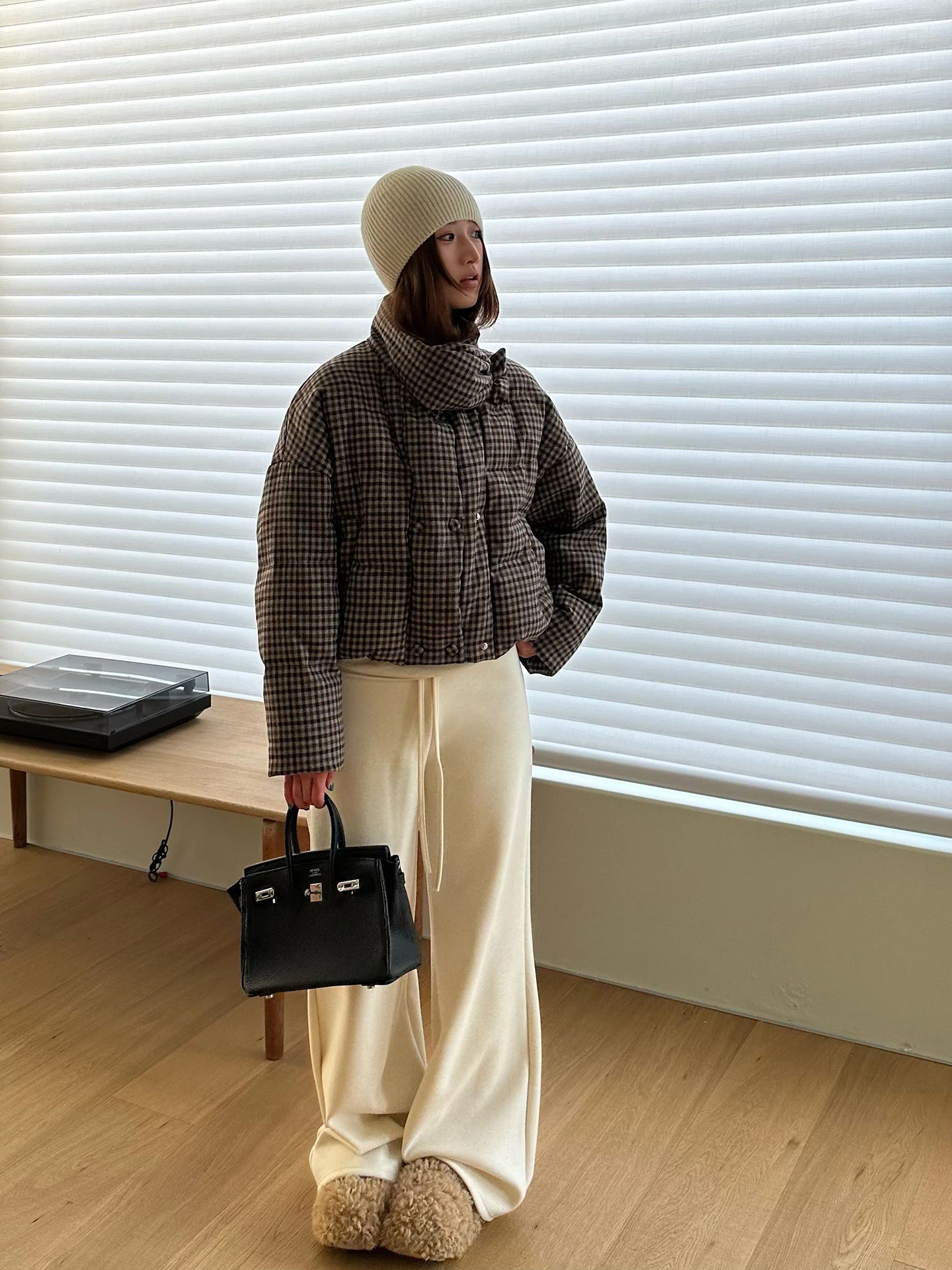 High Waist Thiened Woolen Wide Leg Pants Women's Casual Straight Cut Pants Autumn Winter Faion plus Size Trousers
High Waist Thiened Woolen Wide Leg Pants Women's Casual Straight Cut Pants Autumn Winter Faion plus Size Trousers