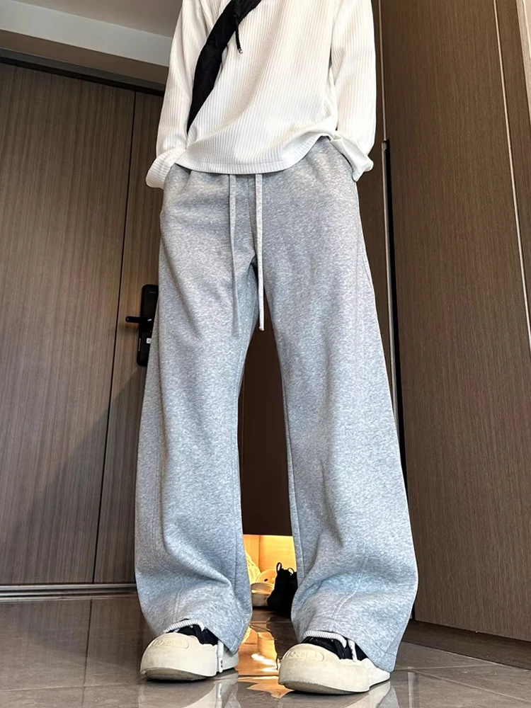 Американские повседневные мужские брюки с изогнутыми ножками, осенние свободные прямые широкие спортивные штаны, молодежный модный тренд, бренд
Американские повседневные мужские брюки с изогнутыми ножками, осенние свободные прямые широкие спортивные штаны, молодежный модный тренд, бренд