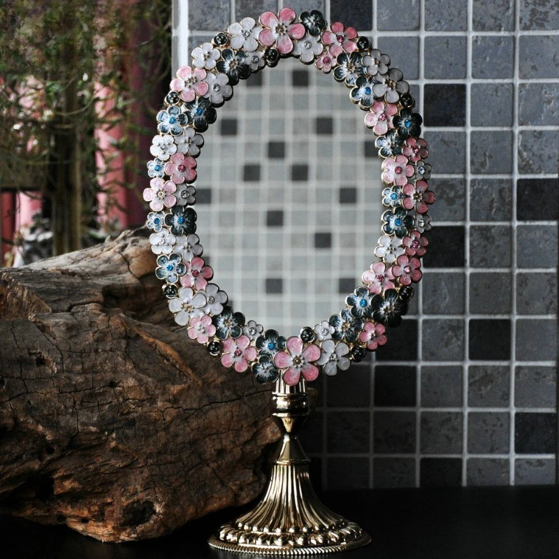 Dusty retro European single-sided table mirror metal hand-painted cute table princess makeup mirror dressing mirror
Dusty retro European single-sided table mirror metal hand-painted cute table princess makeup mirror dressing mirror