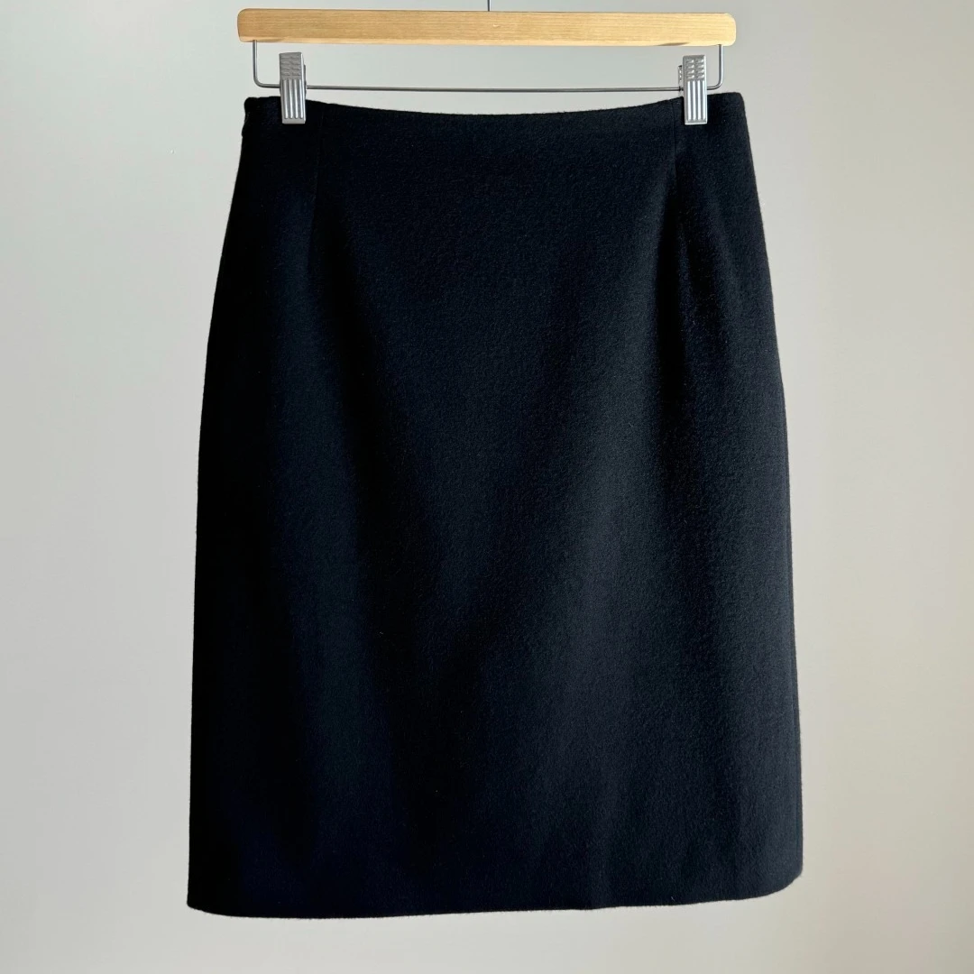 70% Wool 30% Cashmere Back Slit Woolen Skirt for Women
70% Wool 30% Cashmere Back Slit Woolen Skirt for Women