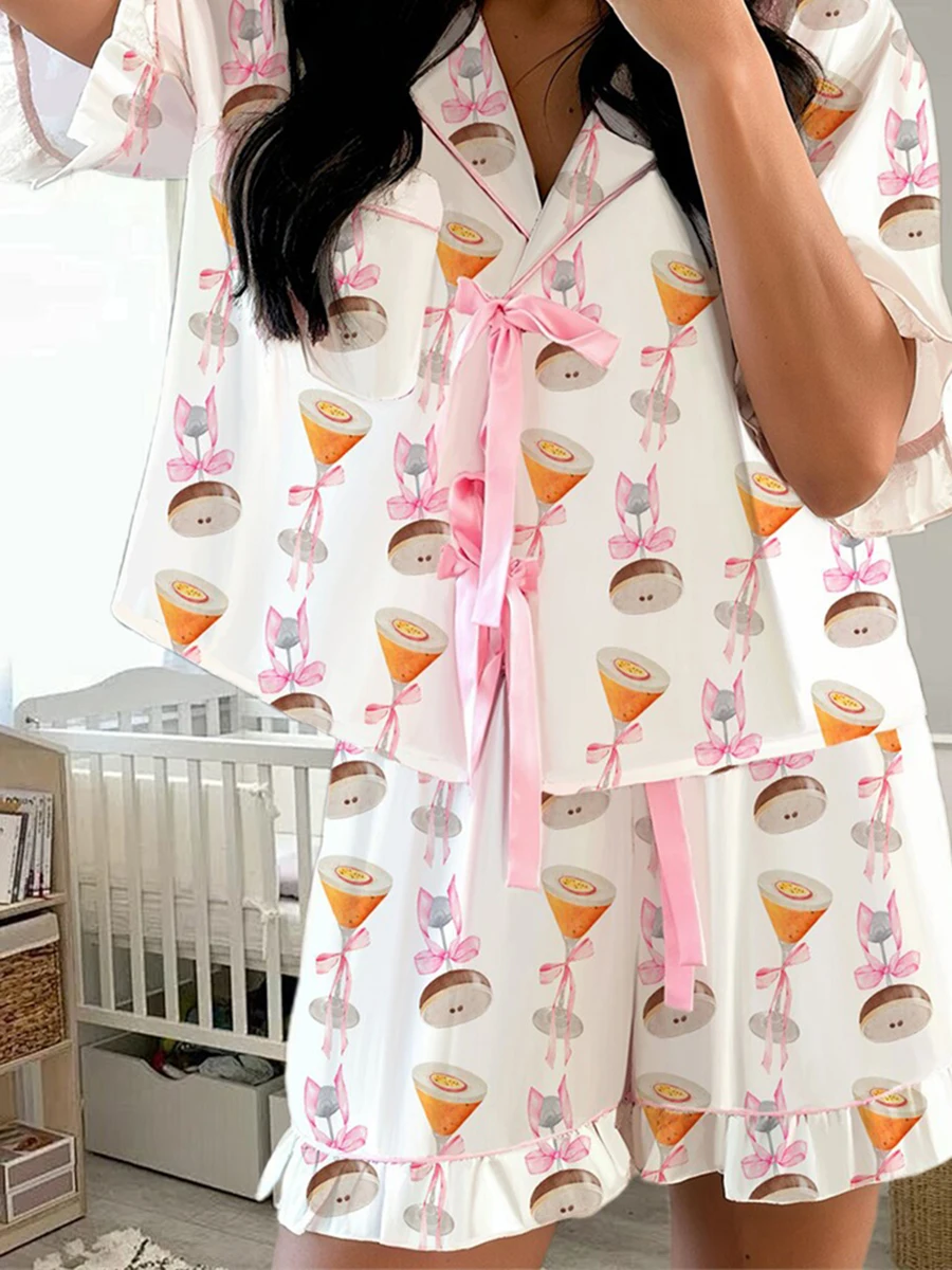 Women s Pajama Set with Floral Print Short Sleeve Top and Elastic Waist Shorts 2 Piece Sleepwear Outfit for Comfort and Style
Women s Pajama Set with Floral Print Short Sleeve Top and Elastic Waist Shorts 2 Piece Sleepwear Outfit for Comfort and Style