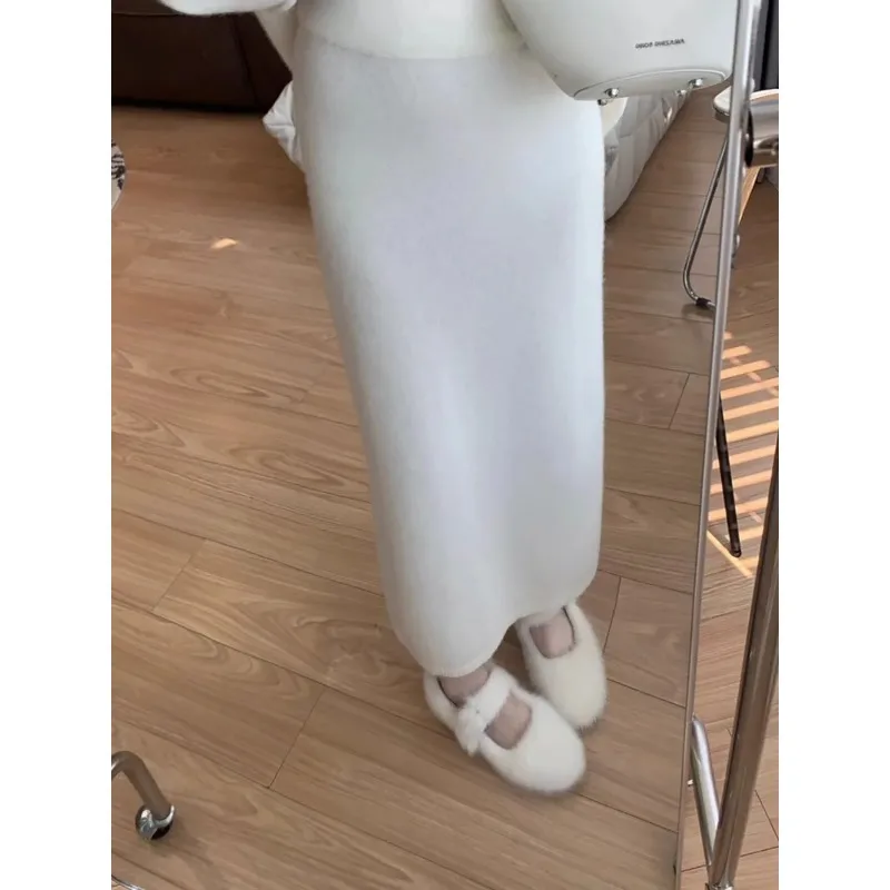 Autumn and Winter Skirt Straight and Versatile Elegant Knitted Skirt Mid-length H-skirt Casual Solid Color Skirt
Autumn and Winter Skirt Straight and Versatile Elegant Knitted Skirt Mid-length H-skirt Casual Solid Color Skirt