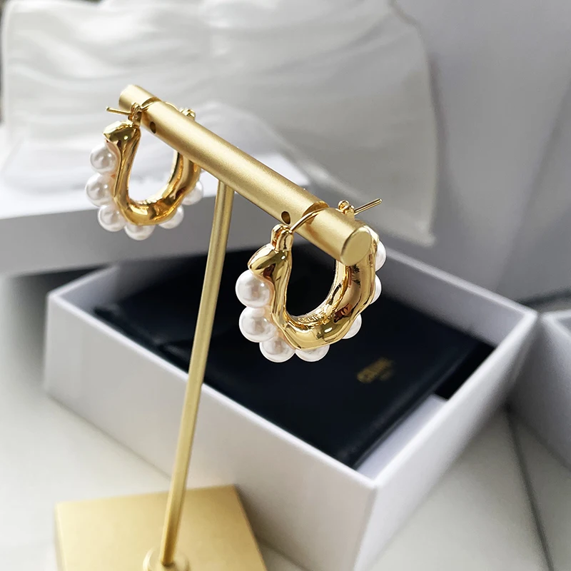 Niche design pearl INS style commuting versatile temperament cold stud earrings
Niche design pearl INS style commuting versatile temperament cold stud earrings