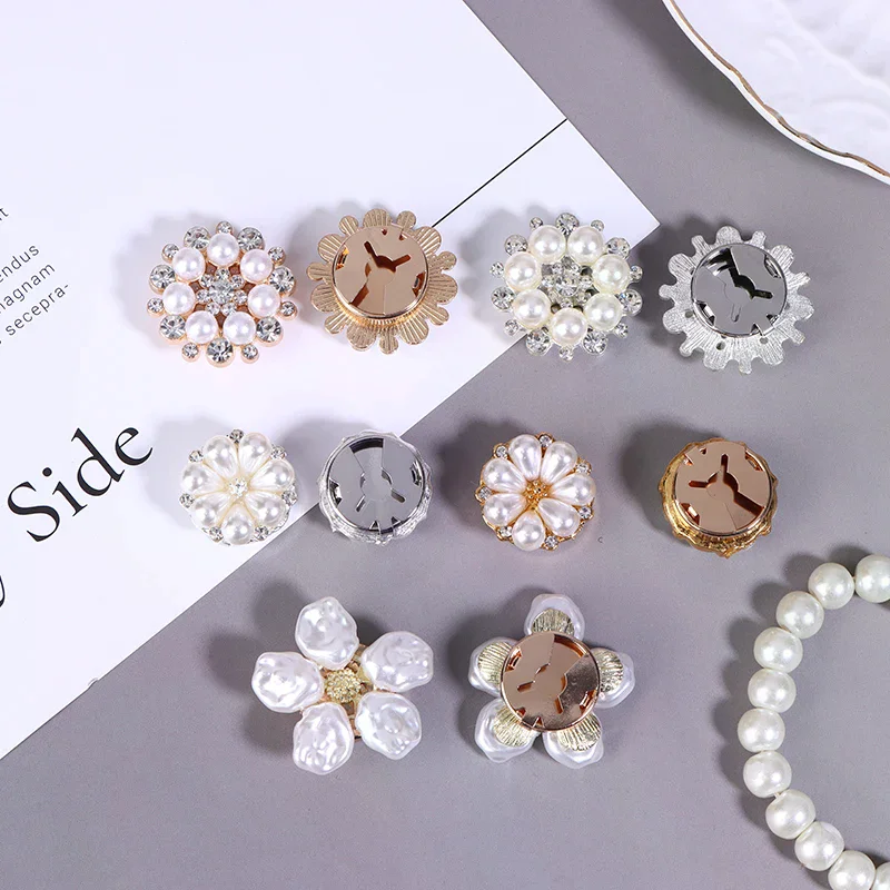 2Pcs Irregular Baroque Pearls Button Covers Luxury Rhinestones Flower Cufflinks Button Pins Shirt Decoration
2Pcs Irregular Baroque Pearls Button Covers Luxury Rhinestones Flower Cufflinks Button Pins Shirt Decoration