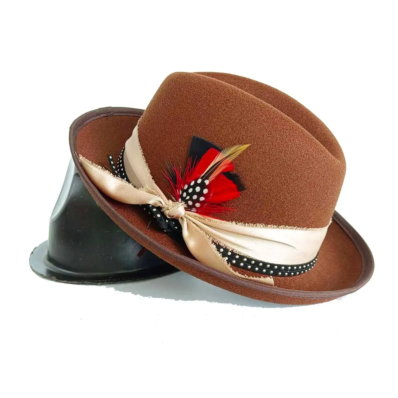 Khaki new fedora hat with feather decoration felt hat jazz hat gentleman hat men's top hat sombrero hombre
Khaki new fedora hat with feather decoration felt hat jazz hat gentleman hat men's top hat sombrero hombre