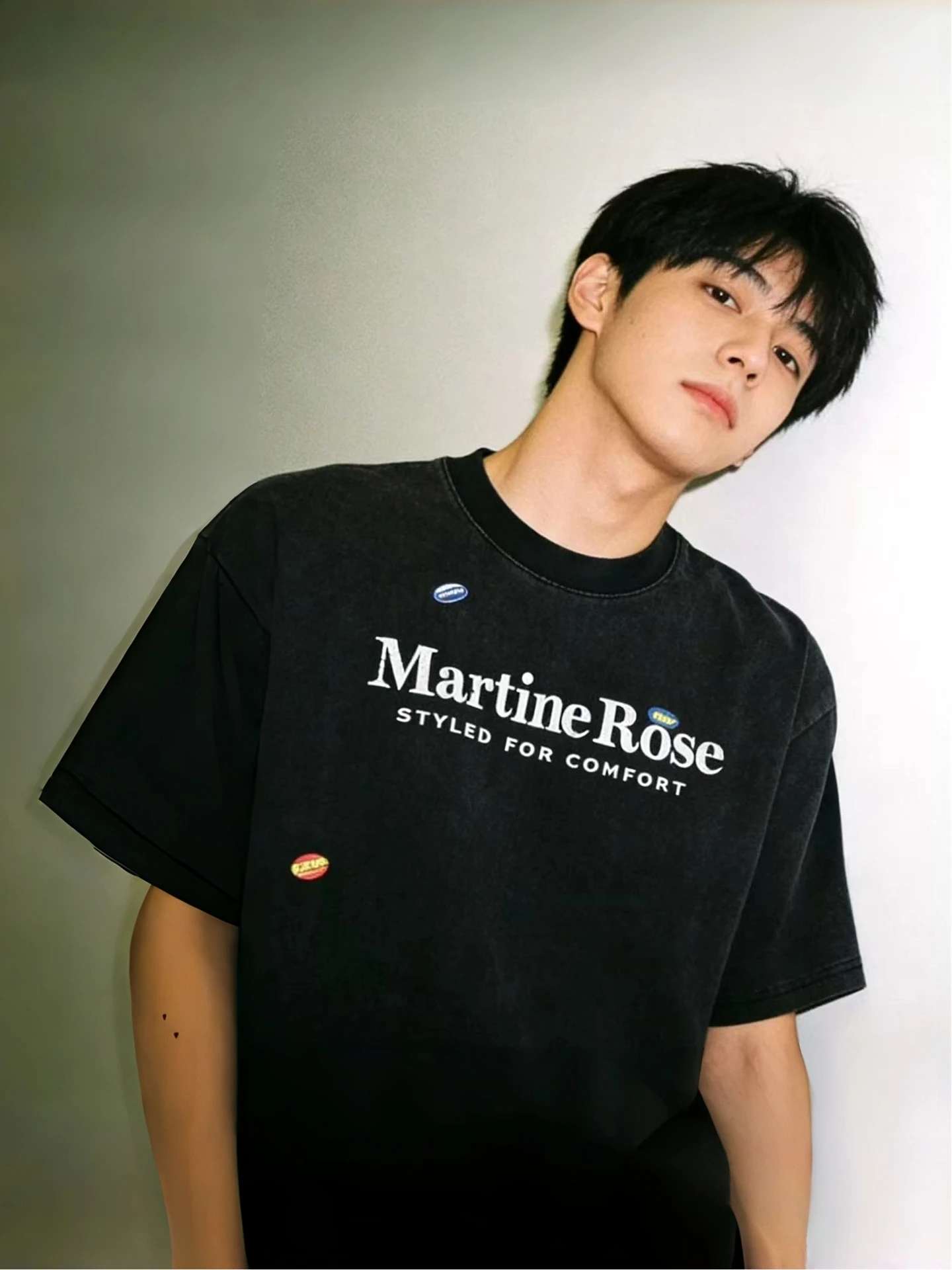 Martine Rose Summer American Heavyweight Washed Graffiti Sticker Loose Unisex Short Sleeve T-Shirt Cotton Youth Fashion
Martine Rose Summer American Heavyweight Washed Graffiti Sticker Loose Unisex Short Sleeve T-Shirt Cotton Youth Fashion