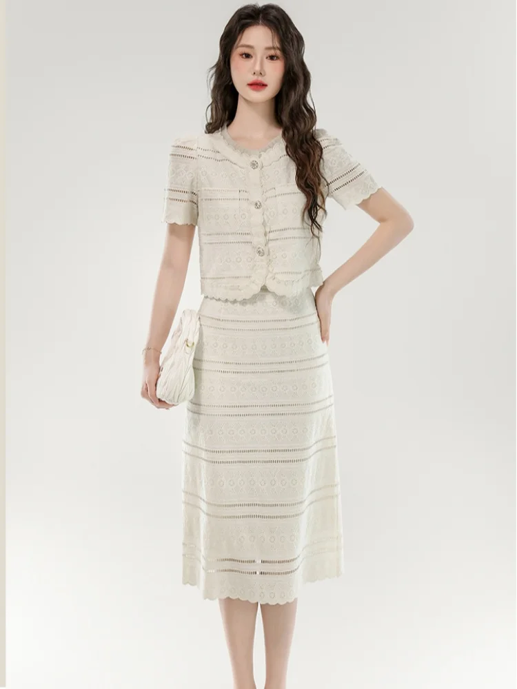 High Quality New Fashion Temperament Top Two-Piece Set Women's Slimming High Waist Embroidery Hollow A-Line Long Skirt Outfits
High Quality New Fashion Temperament Top Two-Piece Set Women's Slimming High Waist Embroidery Hollow A-Line Long Skirt Outfits