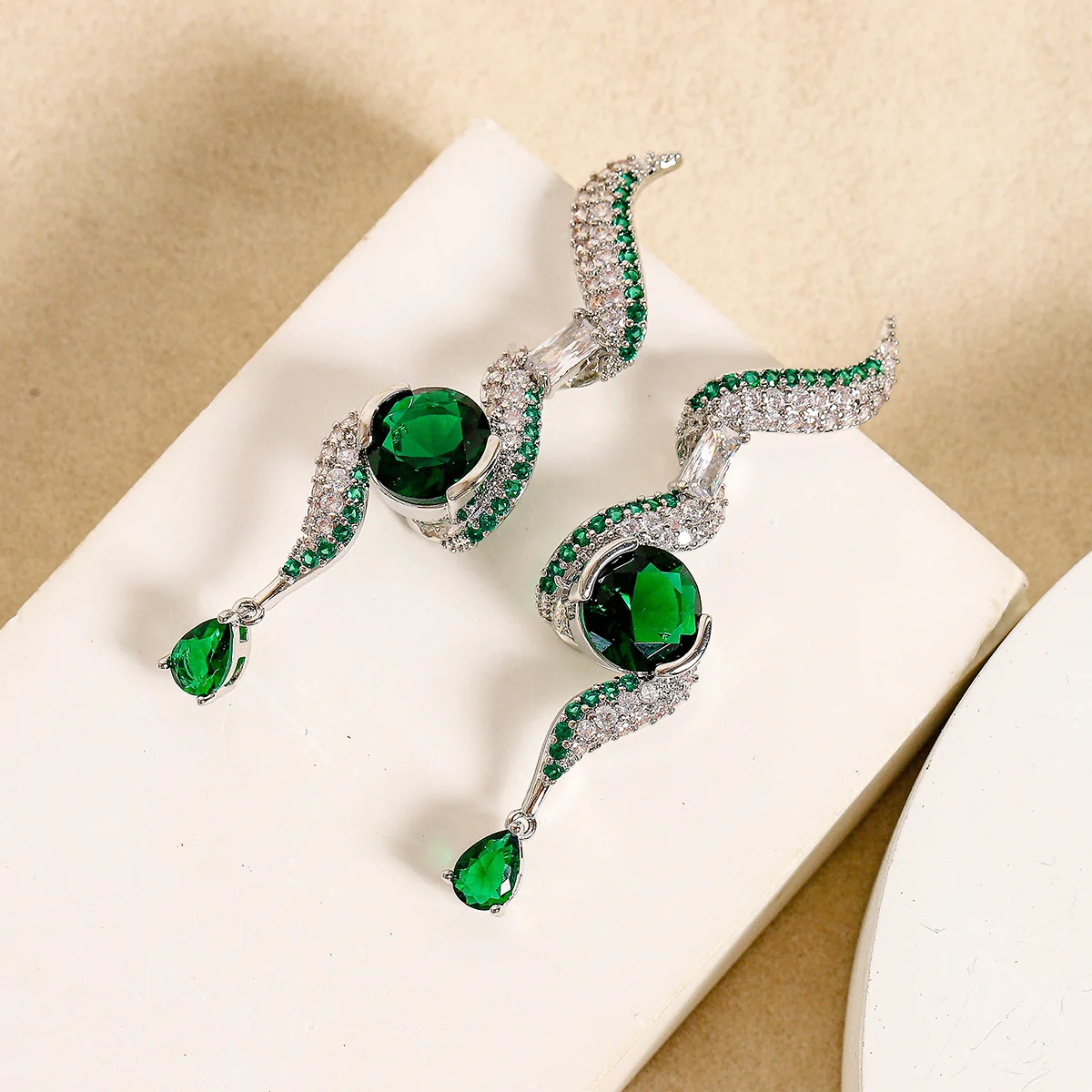 French Retro Green Twisted Water Drop Earrings Micro Paved Zircon, Unique High-end Fashion Jewelry
French Retro Green Twisted Water Drop Earrings Micro Paved Zircon, Unique High-end Fashion Jewelry