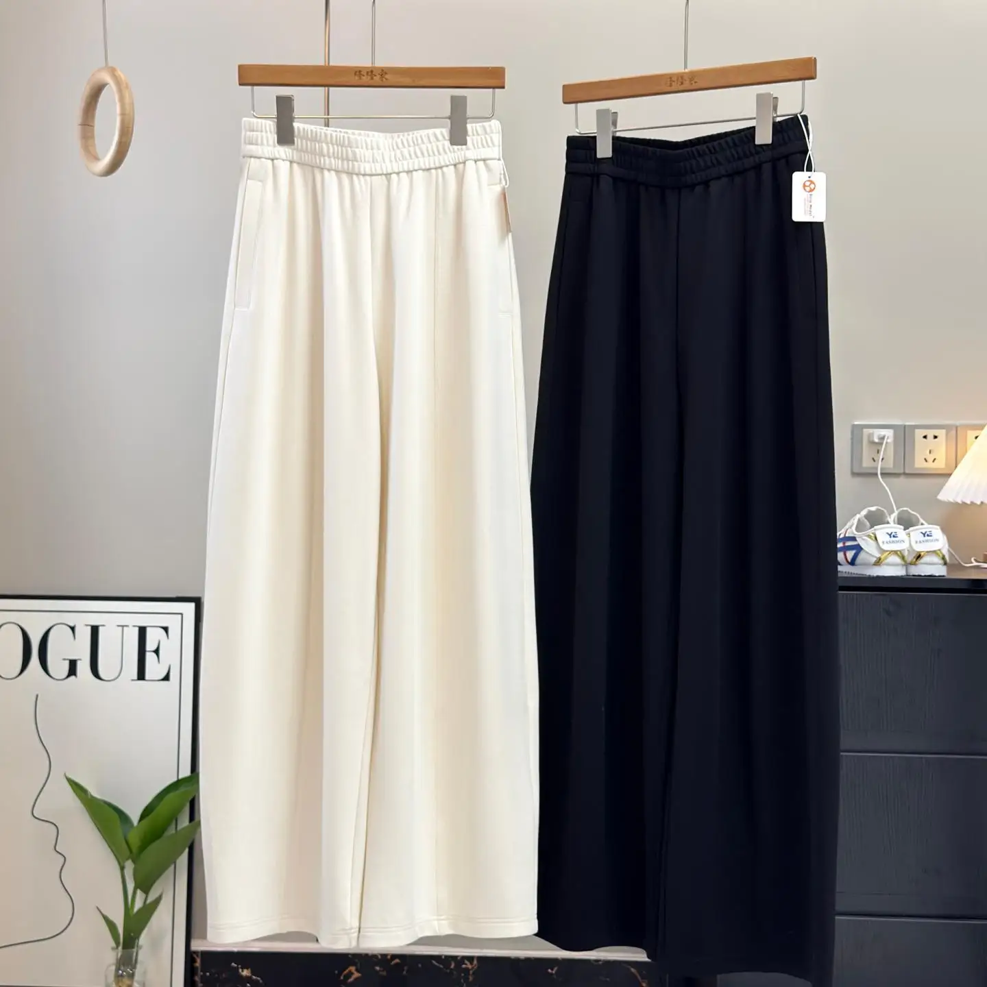 Casual High Waist Wide Leg Pants Women's Loose Fit Straight Cut Slimming Modal Cotton Elastic Waist Loose Trousers
Casual High Waist Wide Leg Pants Women's Loose Fit Straight Cut Slimming Modal Cotton Elastic Waist Loose Trousers
