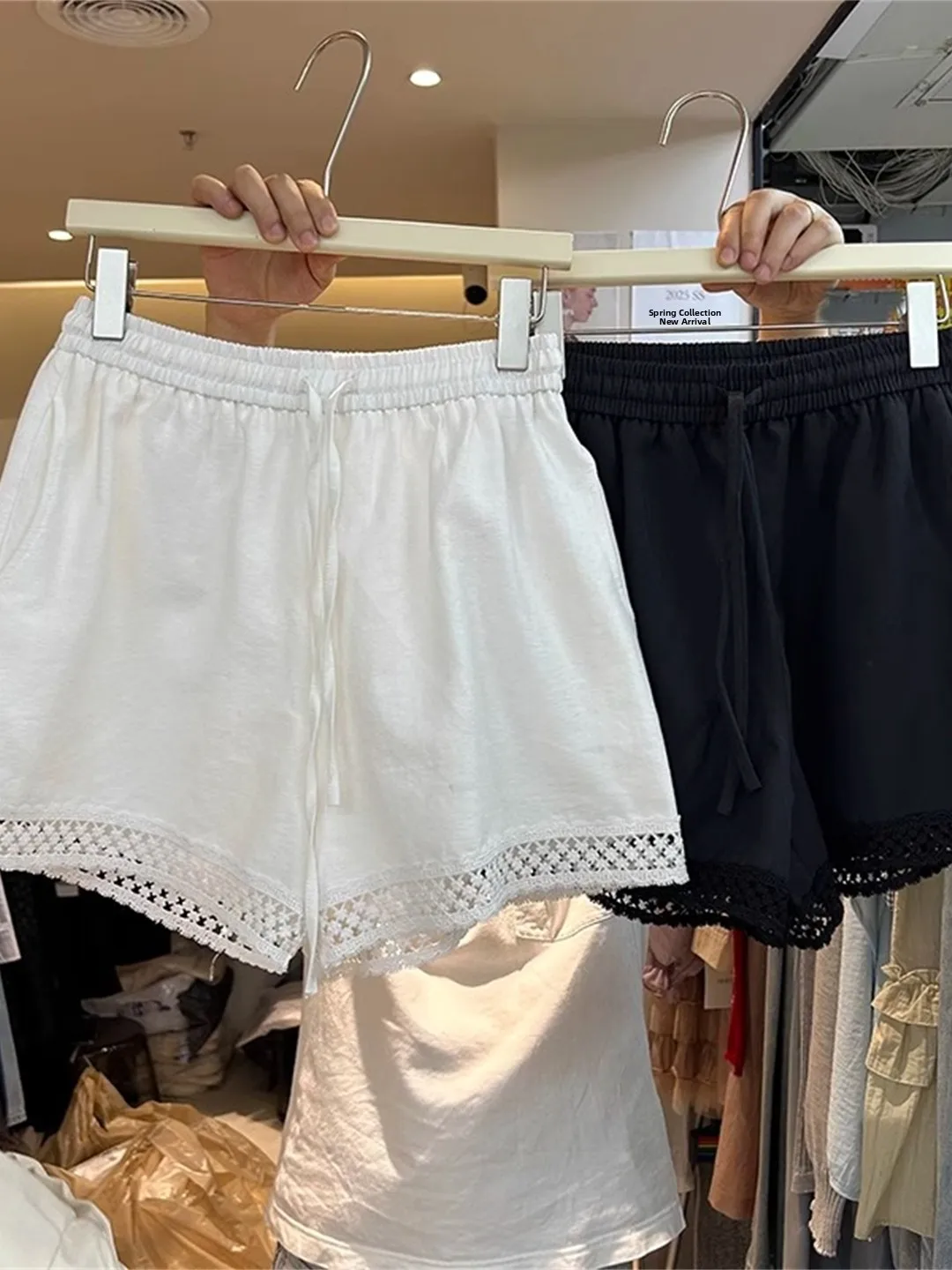 Elegant Hollow out Wide Leg Pants Women's Fashionable Versatile Short Trousers Forest System Design Casual High Waist Short P...
Elegant Hollow out Wide Leg Pants Women's Fashionable Versatile Short Trousers Forest System Design Casual High Waist Short P...
