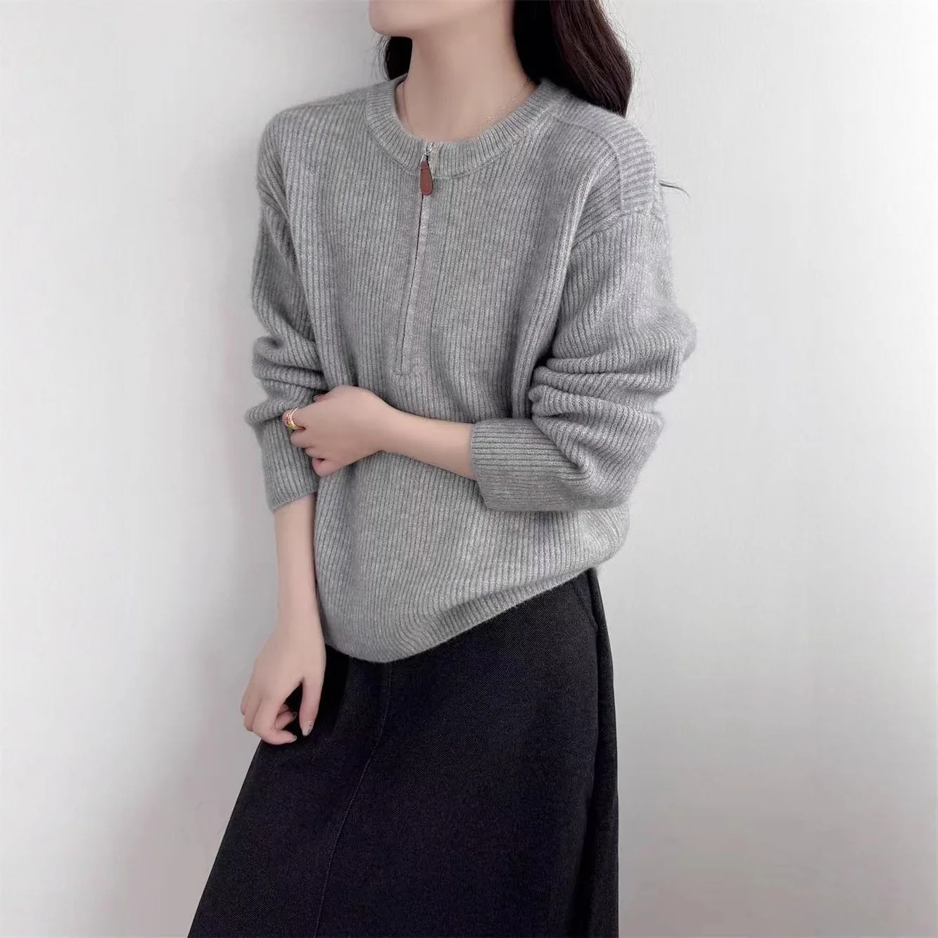 New European-Style Fashion Loose-Fit Long-Sleeve Knit Sweater for Women Round Neck Half-Zip Solid Color Basic 
New European-Style Fashion Loose-Fit Long-Sleeve Knit Sweater for Women Round Neck Half-Zip Solid Color Basic
