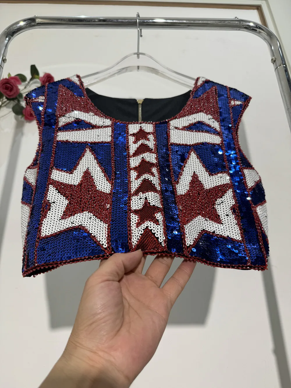 2025 New Fashion Elegant Slim Tank Top Sequins Short Mesh Round Neck Vest Women's Sleeveless Crop Top Summer Y2k clothes mujer
2025 New Fashion Elegant Slim Tank Top Sequins Short Mesh Round Neck Vest Women's Sleeveless Crop Top Summer Y2k clothes mujer