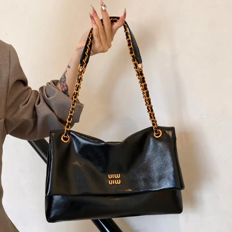 Женская сумка через плечо A/W 2025 года для работы, многосторонняя сумка-тоут из натуральной кожи большой вместимости, винтажная шикарная пригородная сумка
Женская сумка через плечо A/W 2025 года для работы, многосторонняя сумка-тоут из натуральной кожи большой вместимости, винтажная шикарная пригородная сумка