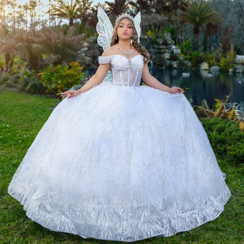 White Shiny Ball Gown Quinceanera Dresses 2026 Sequin Applique Lace Beading Crystal Bow Corset Tull Off Shoulder Sweet 16 Dress
White Shiny Ball Gown Quinceanera Dresses 2026 Sequin Applique Lace Beading Crystal Bow Corset Tull Off Shoulder Sweet 16 Dress
