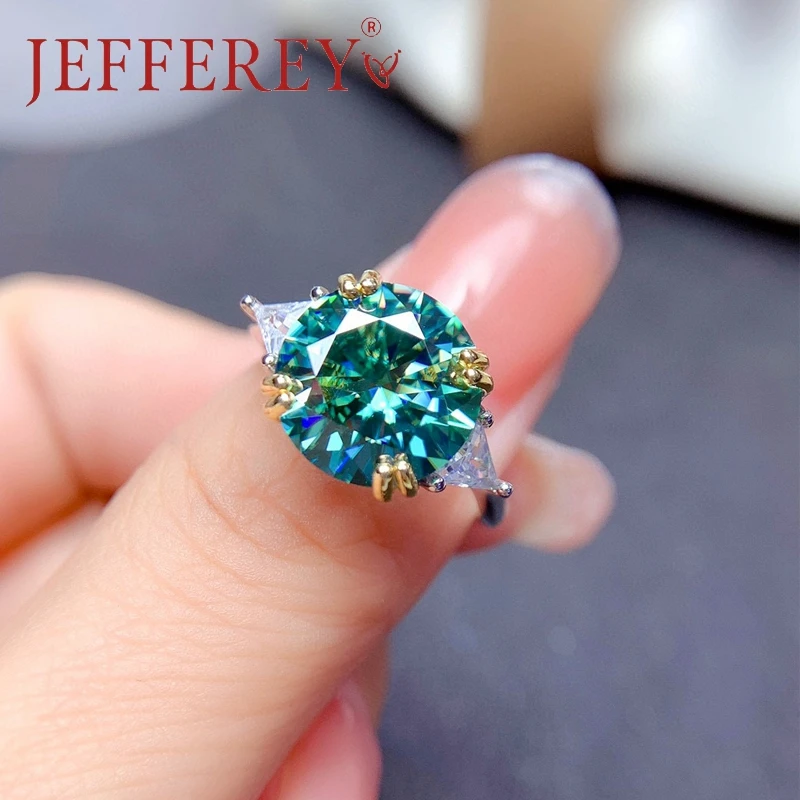 S925 Silver White Gold Color Women Ring Inlaid 5CT Round Cut Green Moissanite Diamond Wedding Band Couples Luxury Jewelry Gift
S925 Silver White Gold Color Women Ring Inlaid 5CT Round Cut Green Moissanite Diamond Wedding Band Couples Luxury Jewelry Gift