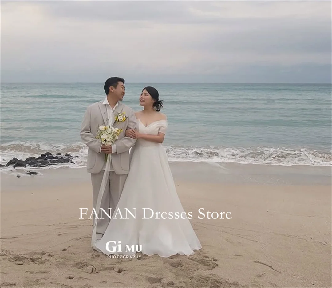 FANAN Off Shoulder Korea Ivory A-Line Wedding Dresses 웨딩드레스 Short Sleeves Organza Customized Pretty Bride Gowns Plus Size
FANAN Off Shoulder Korea Ivory A-Line Wedding Dresses 웨딩드레스 Short Sleeves Organza Customized Pretty Bride Gowns Plus Size