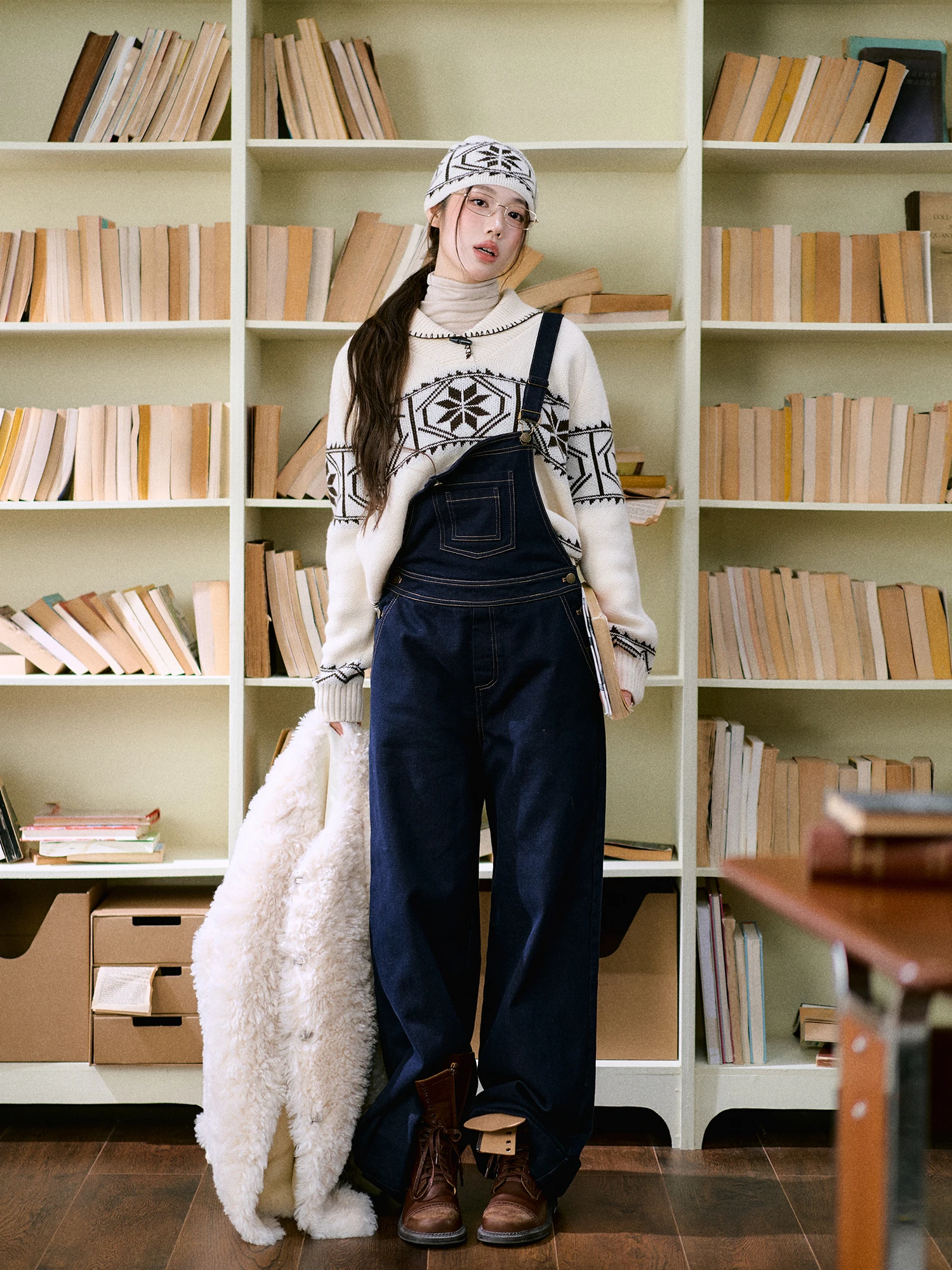 LaluneDuCiel Pure Cotton Casual Wide Leg Jeans Women's Loose Fit Washed Denim Overalls Winter Fashion Ageless Chic
LaluneDuCiel Pure Cotton Casual Wide Leg Jeans Women's Loose Fit Washed Denim Overalls Winter Fashion Ageless Chic