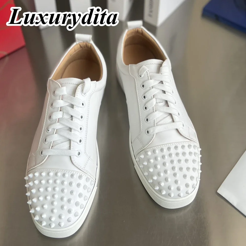 Top Quality Womens Trendy Casual Sneakers Luxury Mens Real Leather Tennis Shoes Designr Red Soled Tide Lovers Rivet Shoes HJ1414
Top Quality Womens Trendy Casual Sneakers Luxury Mens Real Leather Tennis Shoes Designr Red Soled Tide Lovers Rivet Shoes HJ1414