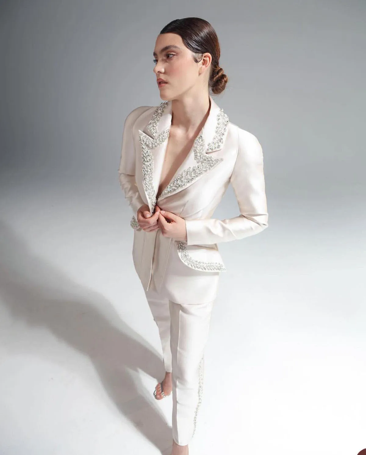 Luxury Women Suits Long Sleeves Beads Diamonds Long Sleeves Sequins Prom Evening Gowns Custom Made Plus Size Mother Of The Bride
Luxury Women Suits Long Sleeves Beads Diamonds Long Sleeves Sequins Prom Evening Gowns Custom Made Plus Size Mother Of The Bride