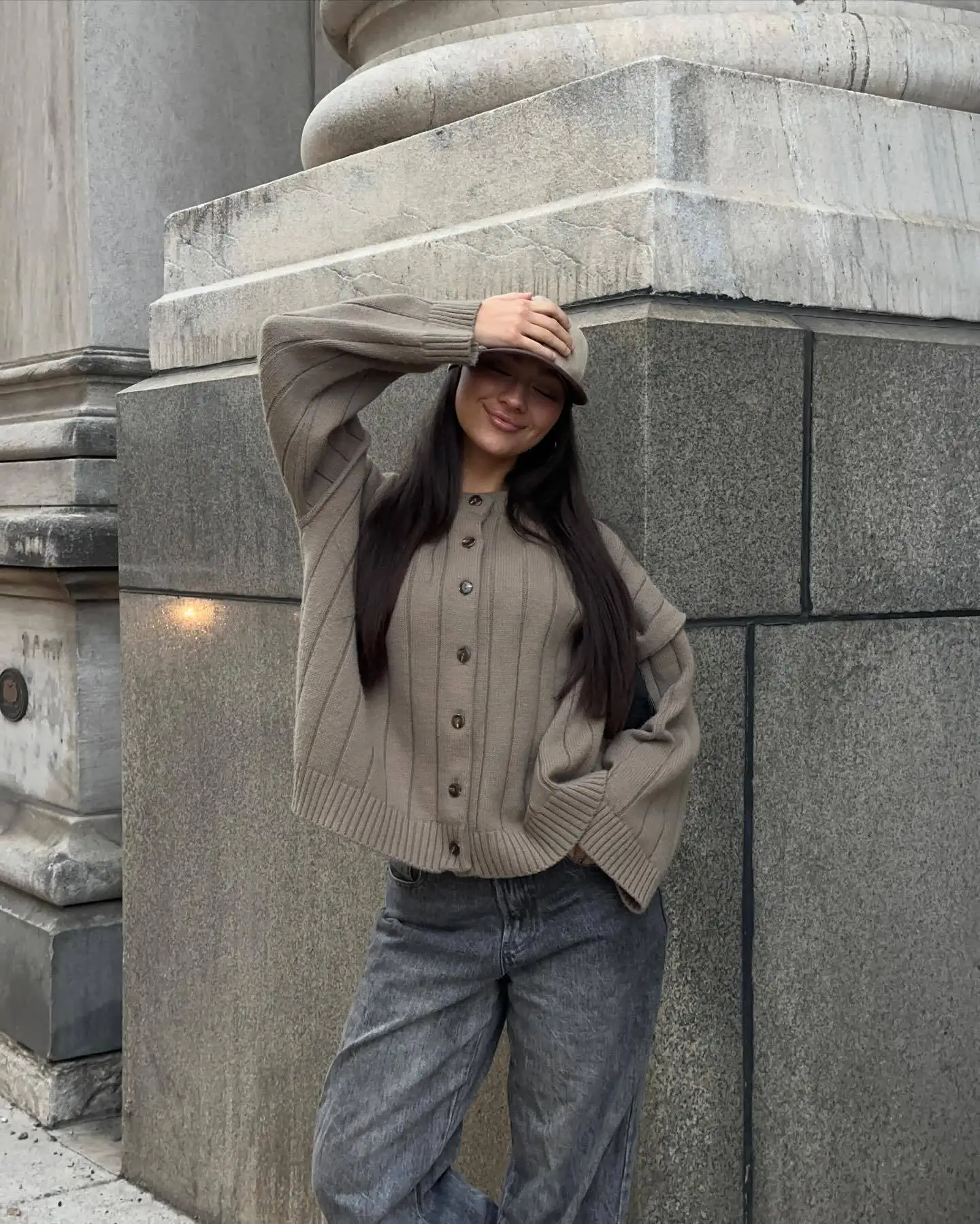 Вязаный женский кардиган с воротником-стойкой и длинными рукавами, однобортные женские кардиганы Solif, осень 2026, модная шикарная женская верхняя одежда
Вязаный женский кардиган с воротником-стойкой и длинными рукавами, однобортные женские кардиганы Solif, осень 2026, модная шикарная женская верхняя одежда