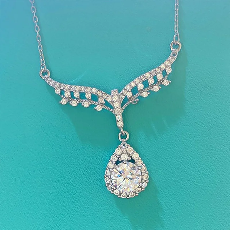 1pc 1/3 Carat Moissanite Fashionable, Versatile, Elegant and Simple Water Drop Necklace Pendant S925.
1pc 1/3 Carat Moissanite Fashionable, Versatile, Elegant and Simple Water Drop Necklace Pendant S925.