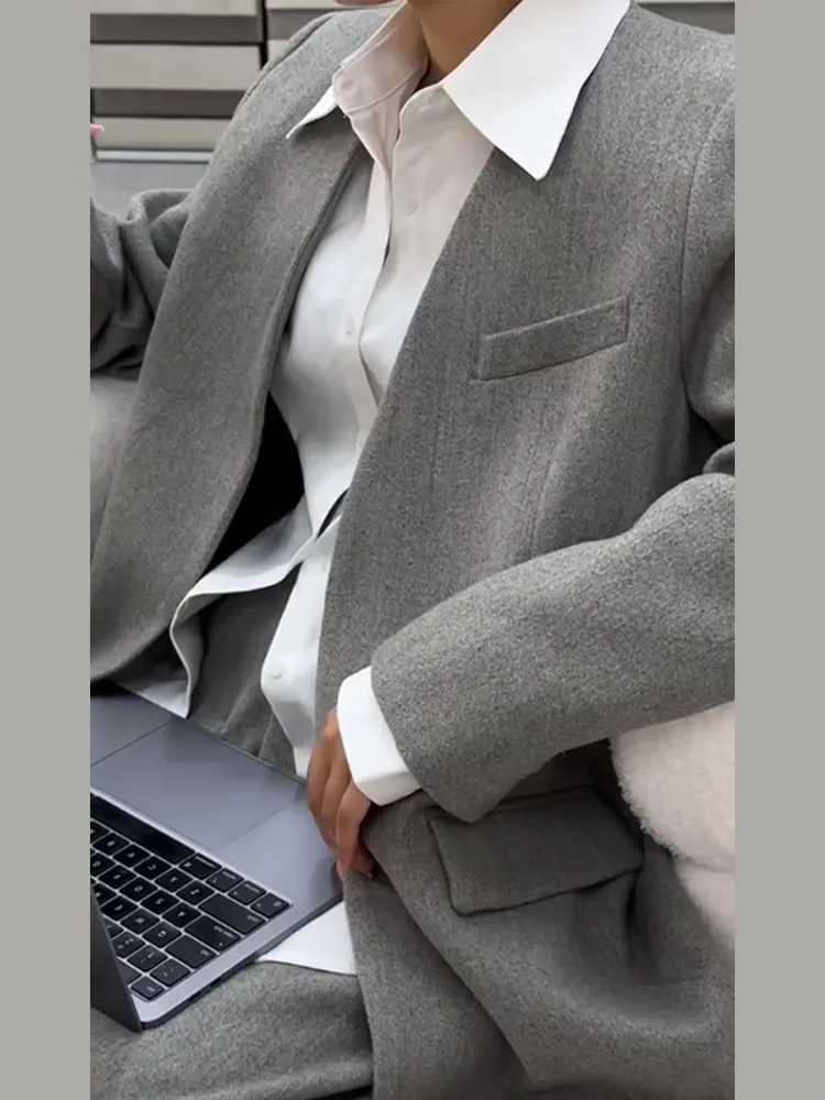 Женский костюм на шнуровке с V-образным вырезом, жакеты с подплечниками и поясом, прямые однотонные брюки, элегантные повседневные комплекты, классические брючные костюмы для женщин
Женский костюм на шнуровке с V-образным вырезом, жакеты с подплечниками и поясом, прямые однотонные брюки, элегантные повседневные комплекты, классические брючные костюмы для женщин