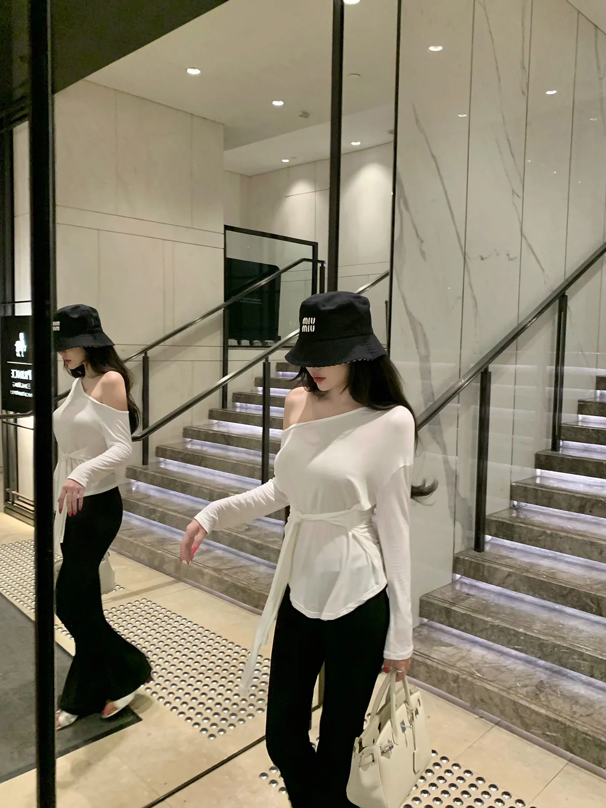 Liuu Loose Strap T-irt Women's Autumn Irregular Hem Waist Cinched Casual Sle Polyester Fiber 00% Faionable Top
Liuu Loose Strap T-irt Women's Autumn Irregular Hem Waist Cinched Casual Sle Polyester Fiber 00% Faionable Top