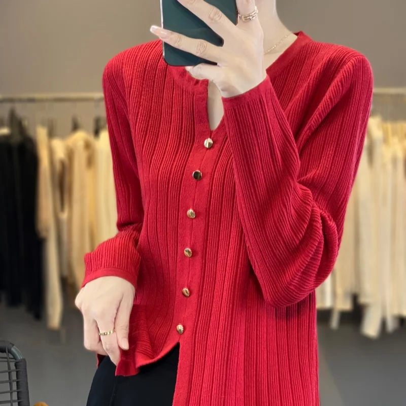 Classic Small V-Neck Wool Blend Pullover Women's Knitting Warm Loose Sweater Single Breasted Decoration High-quality Basic Tops
Classic Small V-Neck Wool Blend Pullover Women's Knitting Warm Loose Sweater Single Breasted Decoration High-quality Basic Tops